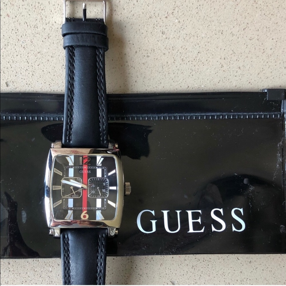 Guess Men’s Black Leather Sports Watch!
